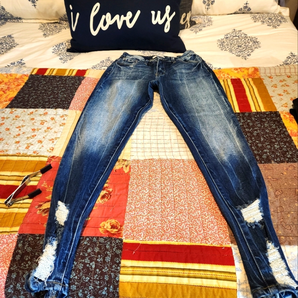 KanCan size 28 curvy mid rise jeans
